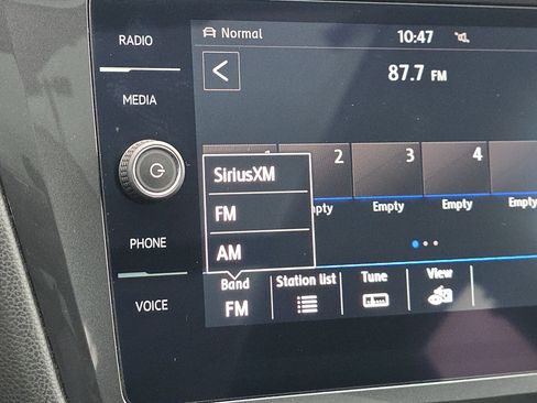 Used 2018 Volkswagen Tiguan SEL image 13