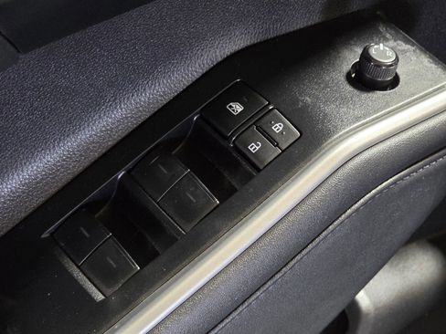 Used 2023 Toyota Highlander XLE FWD image 22
