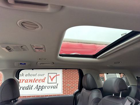 Used 2024 Kia Carnival SX Prestige image 21