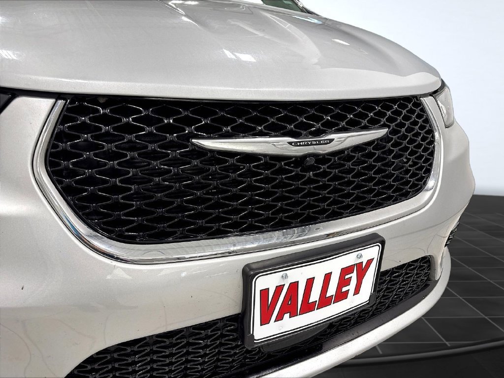 Used 2024 Chrysler Pacifica Touring-L FWD image 32