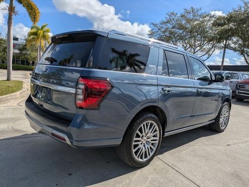 Certified 2022 Ford Expedition Platinum image 4
