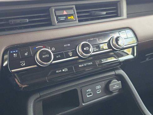 Used 2025 Honda Pilot Elite image 36