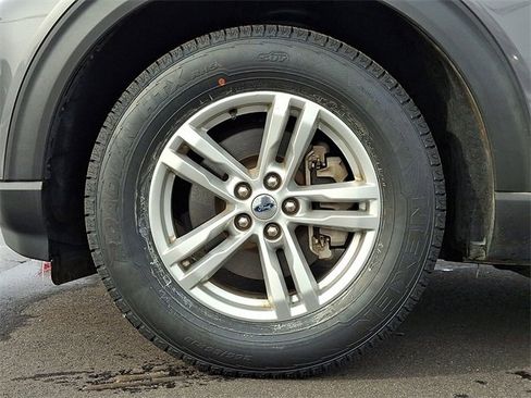 Used 2022 Ford Explorer XLT w/ Equipment Group 202A image 8