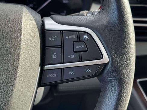 Used 2023 Toyota Sienna XLE image 23