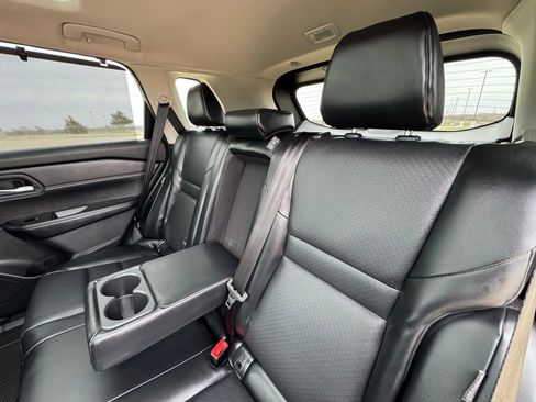 Used 2025 Nissan Rogue SV w/ SV Premium Package image 30