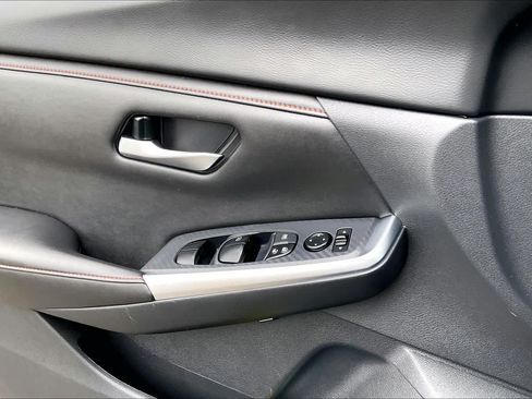Used 2024 Nissan Sentra SR FWD image 33