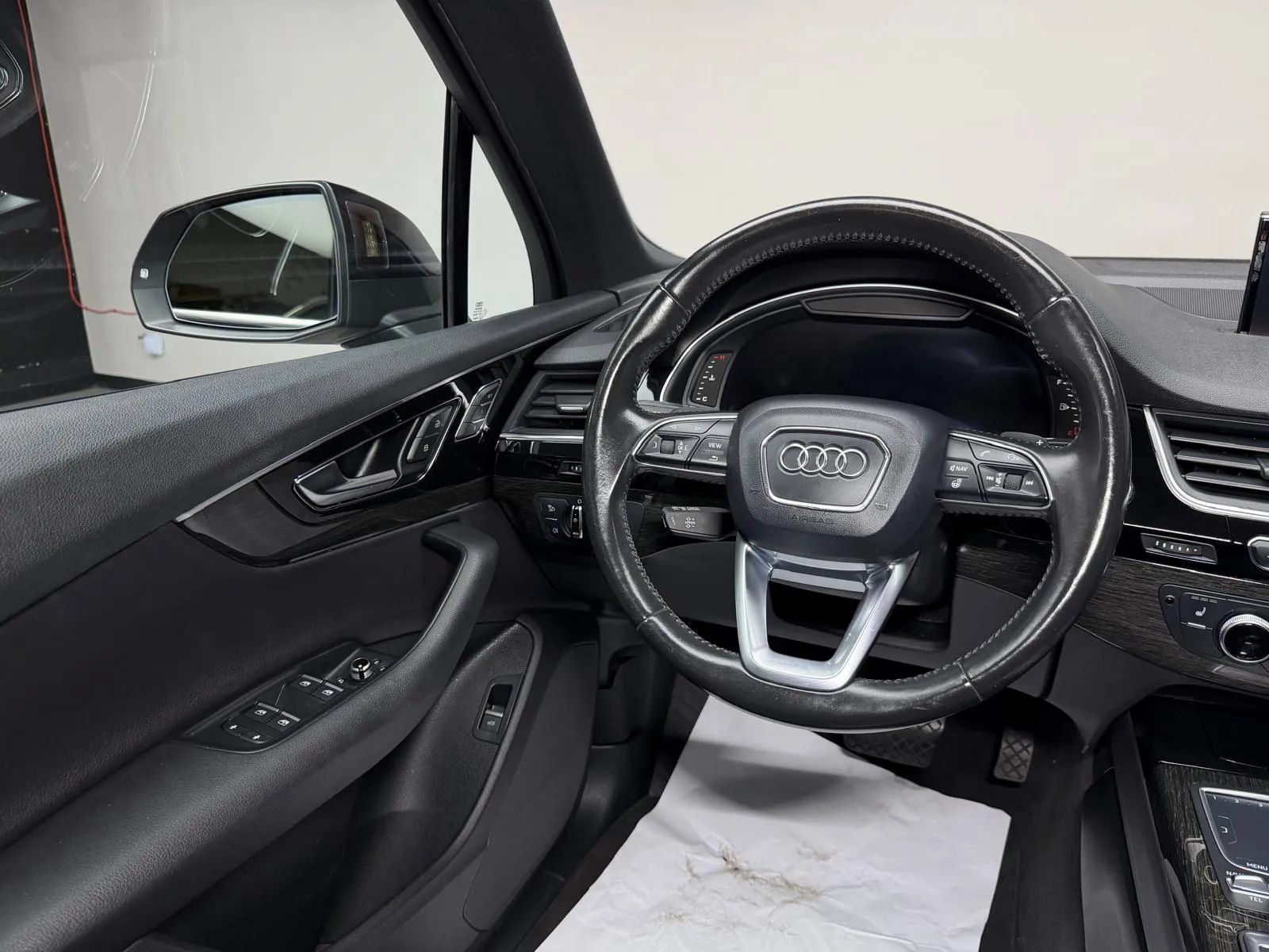 Used 2017 Audi Q7 3.0T Premium Plus w/ Premium Plus Package AWD/4WD image 26