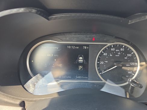 Used 2024 Nissan Versa SR FWD image 20