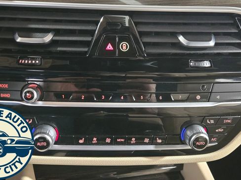 Used 2020 BMW 530i w/ Convenience Package RWD image 17
