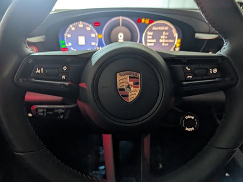 Used 2025 Porsche Macan Electric image 33