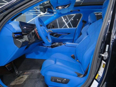 Used 2025 BMW M5 image 30