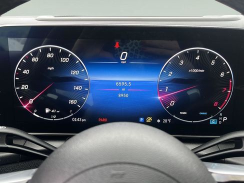 Used 2024 Mercedes-Benz GLC 300 4MATIC image 16