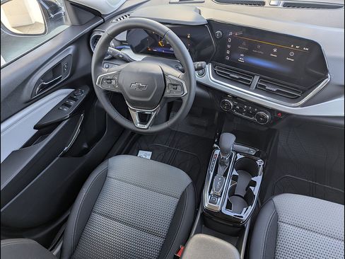 New 2026 Chevrolet Trax LT w/ Driver Confidence Package FWD image 17