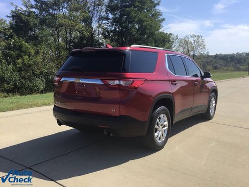 Used 2021 Chevrolet Traverse LT image 3