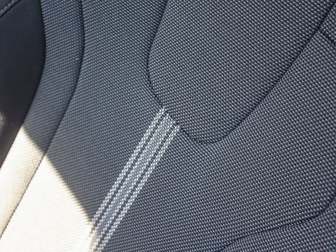 Used 2021 Hyundai Elantra SE image 35