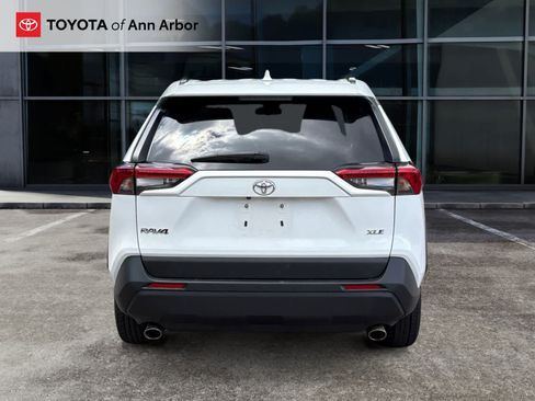 Used 2024 Toyota RAV4 XLE FWD image 4