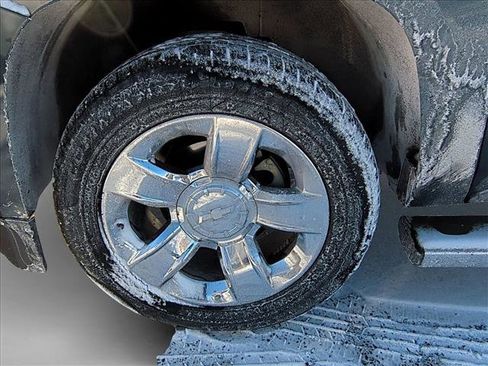 Used 2019 Chevrolet Suburban LT w/ LT Signature Package image 13