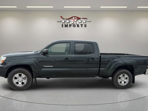 Used 2010 Toyota Tacoma w/ SR5 Package AWD/4WD image 2