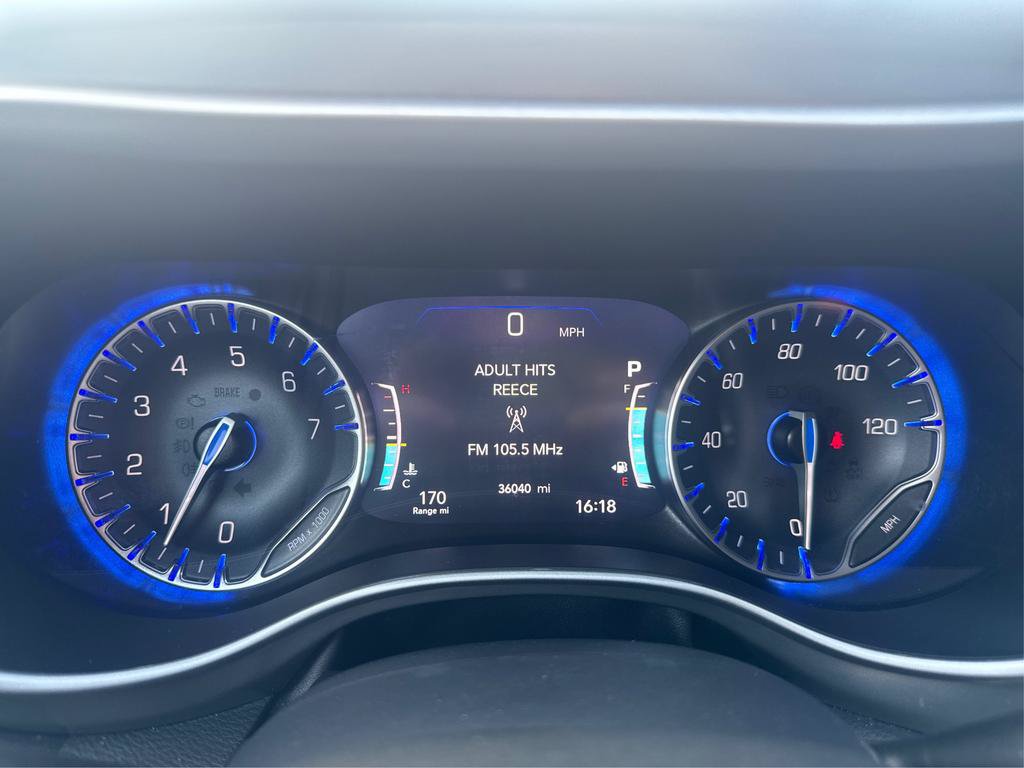 Used 2025 Chrysler Pacifica Select FWD image 14