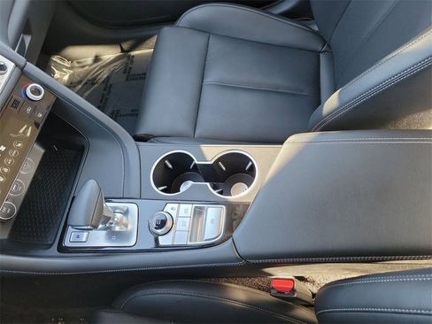 Used 2025 Genesis G70 2.5T image 21