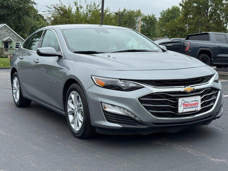 Used 2024 Chevrolet Malibu LT FWD image 2