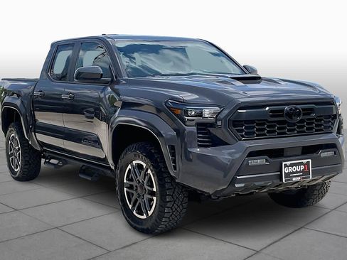 Used 2025 Toyota Tacoma TRD Sport image 3