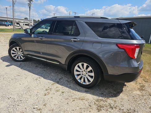 Used 2021 Ford Explorer Limited w/ Equipment Group 301A RWD image 7