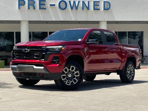 Used 2023 Chevrolet Colorado Z71 w/ Z71 Convenience Package 2 AWD/4WD image 2
