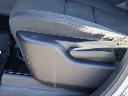 Used 2019 Jeep Grand Cherokee Laredo image 23