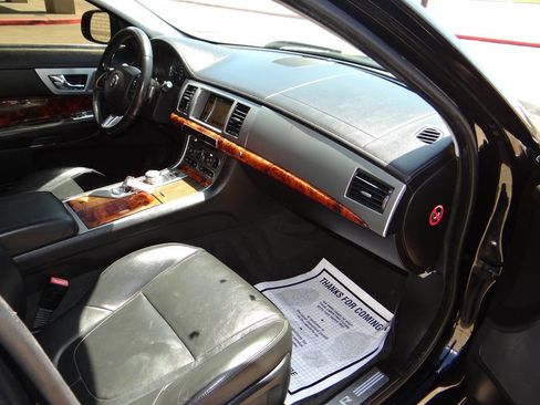 Used 2014 Jaguar XF 3.0 image 19