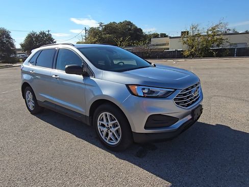 Certified 2022 Ford Edge SE image 2