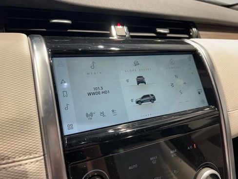 Used 2022 Land Rover Discovery Sport SE R-Dynamic image 18
