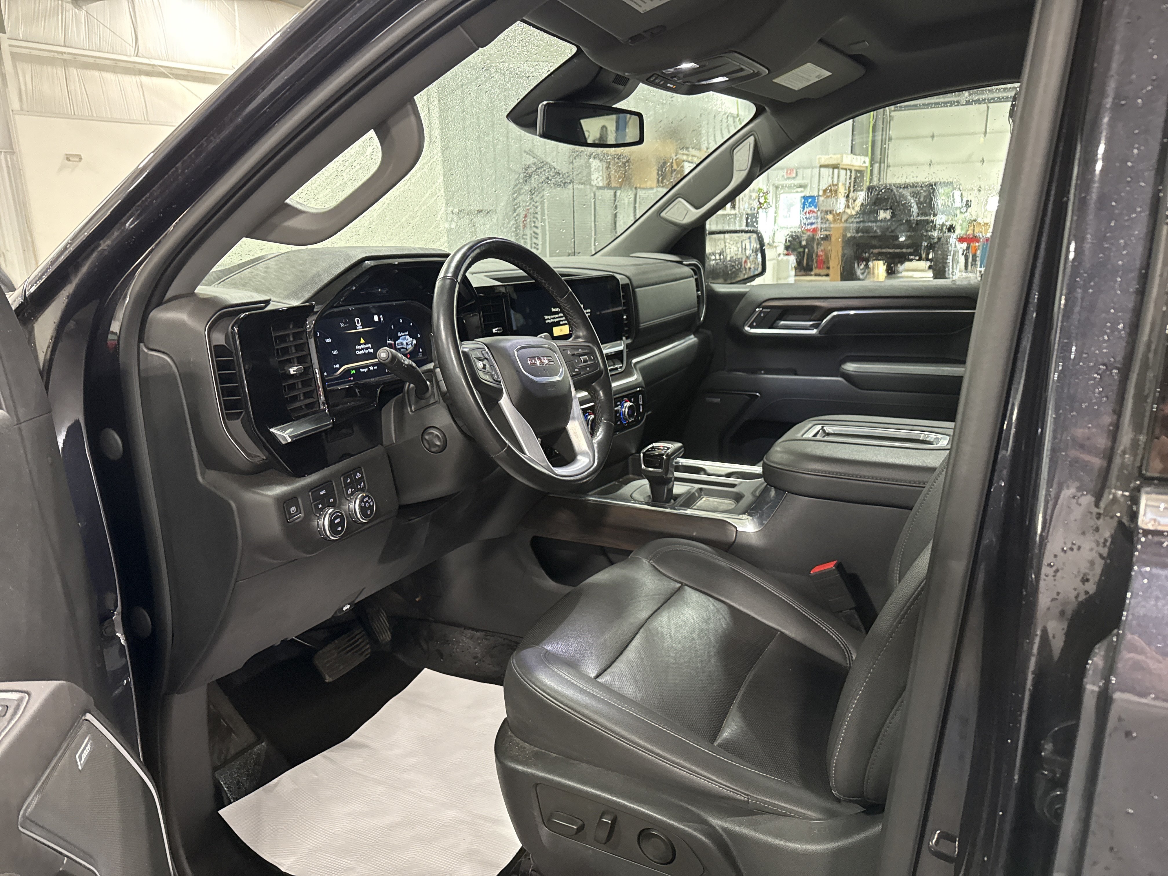 Used 2022 GMC Sierra 1500 SLT w/ SLT Premium Package AWD/4WD image 7