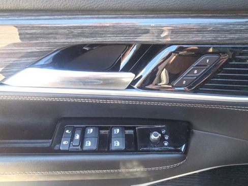 Used 2022 Jeep Wagoneer Series III w/ Premium Group I AWD/4WD image 29