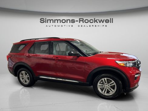 Used 2023 Ford Explorer XLT w/ Equipment Group 202A AWD/4WD image 7