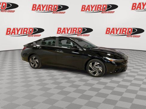 Used 2024 Hyundai Elantra Limited image 2