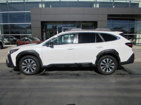 Used 2023 Subaru Outback Limited XT AWD/4WD image 3