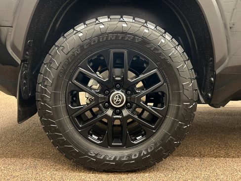 Used 2024 Toyota Tundra Limited image 31