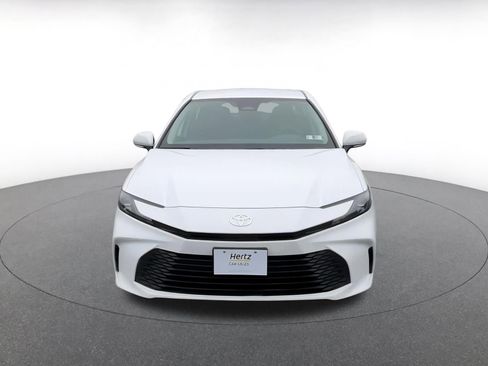 Used 2025 Toyota Camry LE image 5