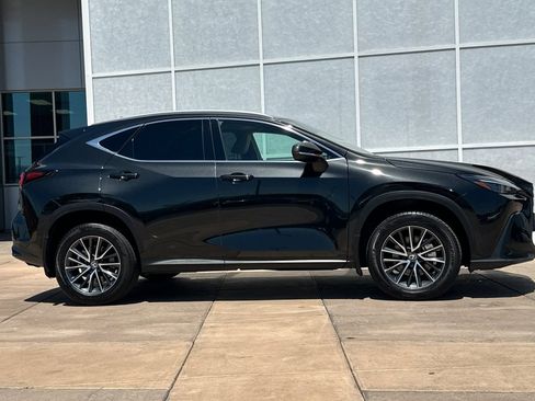 Used 2024 Lexus NX 250 FWD image 3
