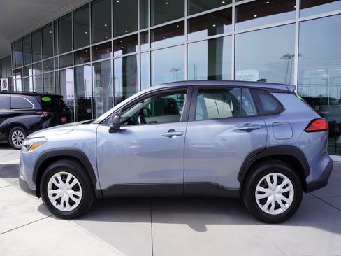 Used 2025 Toyota Corolla Cross L FWD image 6