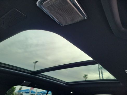 Used 2026 Cadillac Vistiq Luxury image 17