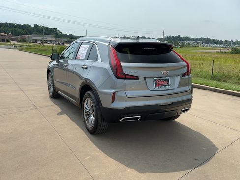 Used 2025 Cadillac XT4 Premium Luxury image 6