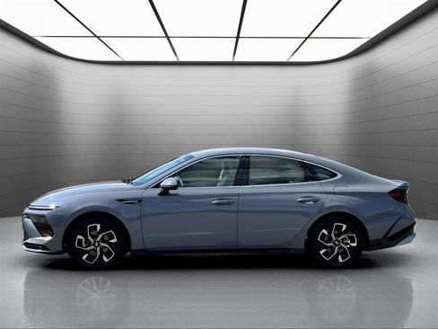 Used 2025 Hyundai Sonata SEL FWD image 11