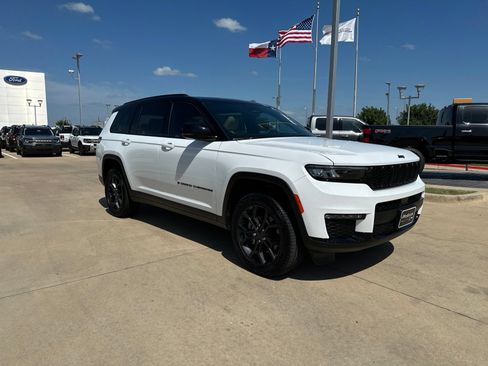 Used 2025 Jeep Grand Cherokee L Limited AWD/4WD image 7