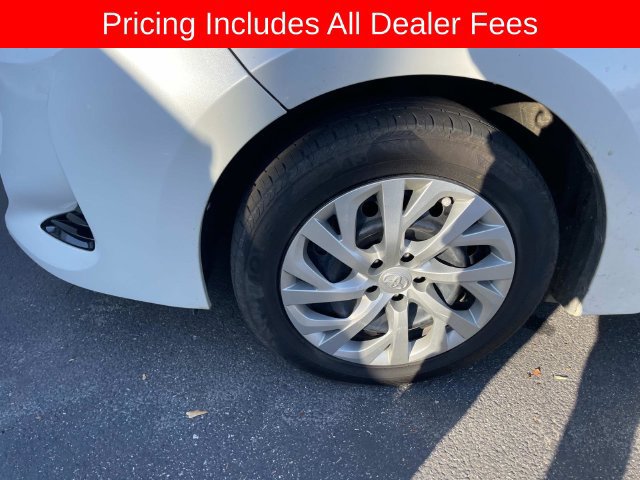 Used 2018 Toyota Corolla LE FWD image 2