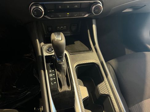 Used 2025 Nissan Sentra SV image 40