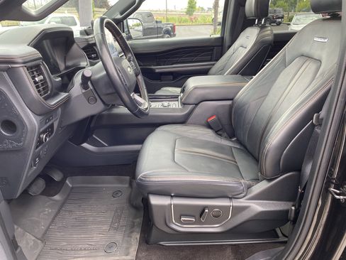 Used 2023 Ford Expedition Platinum image 8