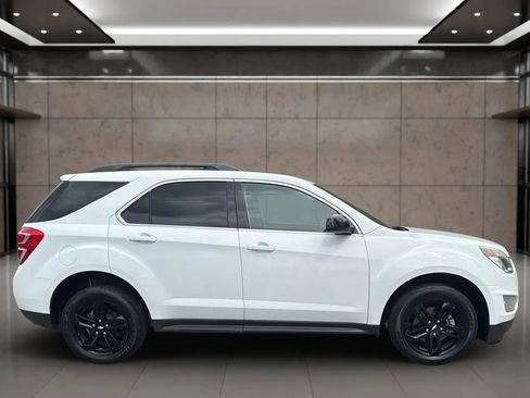 Used 2017 Chevrolet Equinox LT w/ Sport Edition image 4