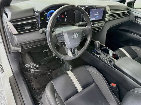 Used 2025 Toyota Camry SE w/ Convenience Package FWD image 23